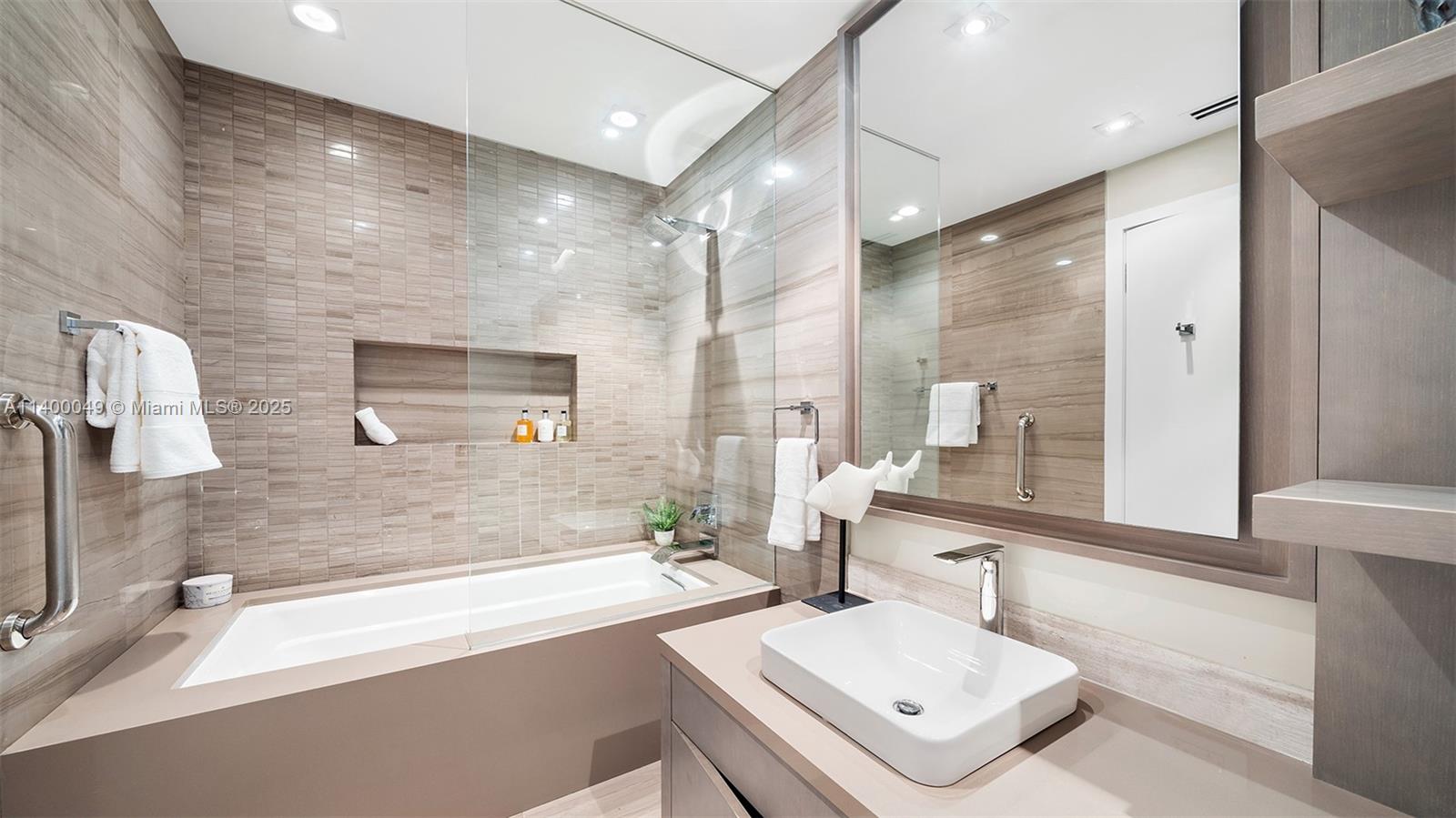A11400049 Property Photo 40