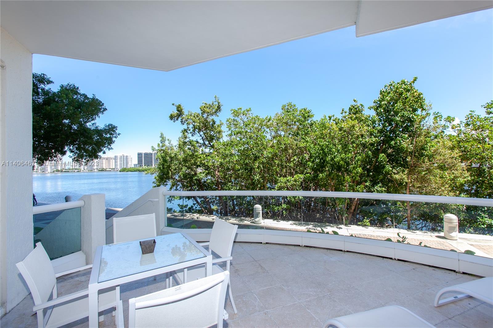 6000 Island Blvd 104 Property Photo 3