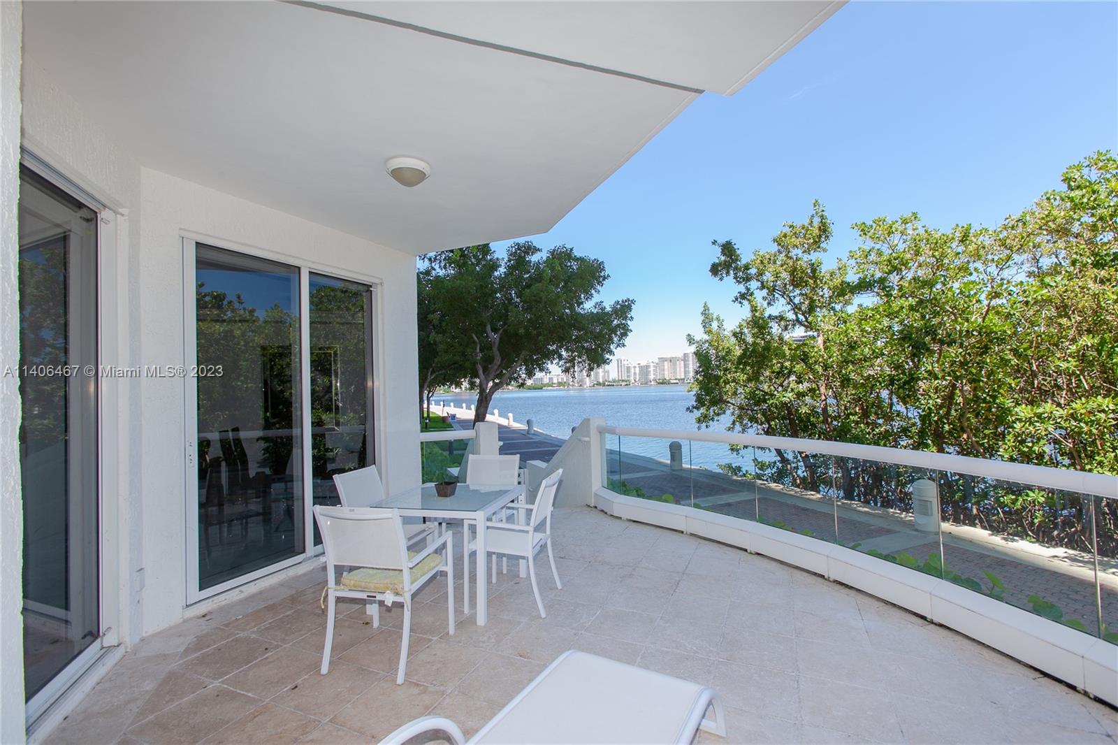 6000 Island Blvd 104 Property Photo 8