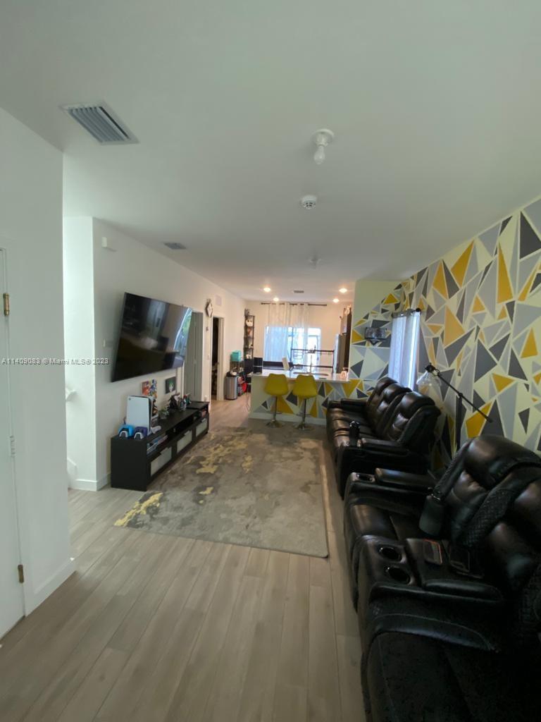 1733 Se 8th Pl Property Photo 13