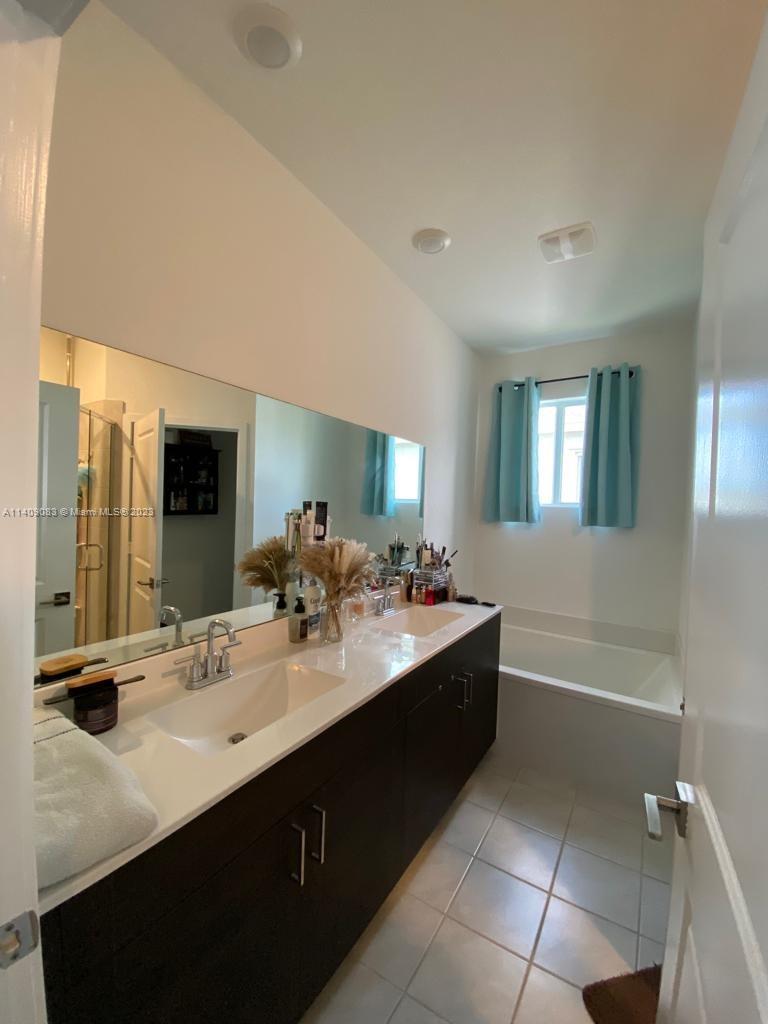 1733 Se 8th Pl Property Photo 22