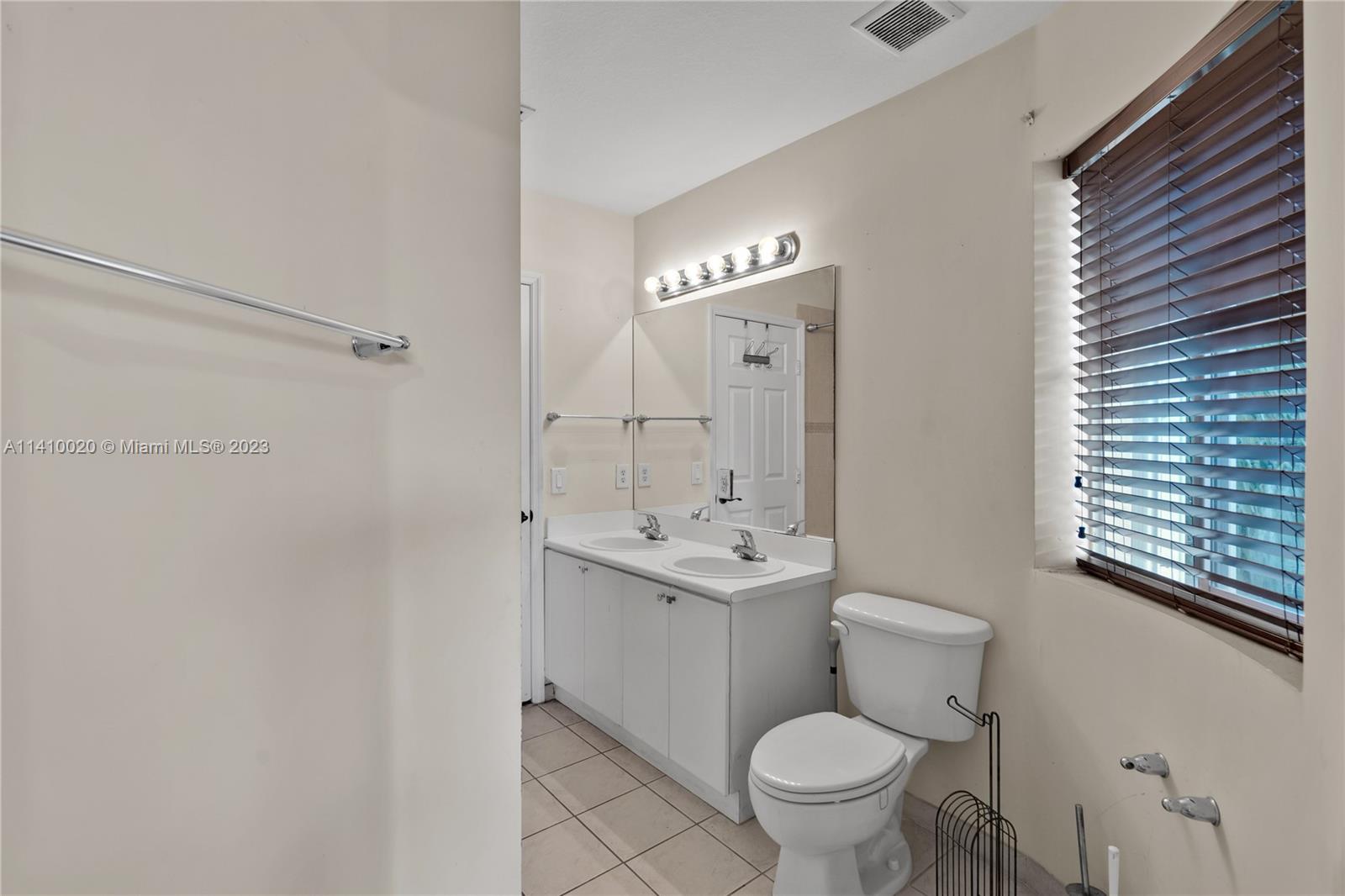 2142 Se 2nd St Property Photo 39