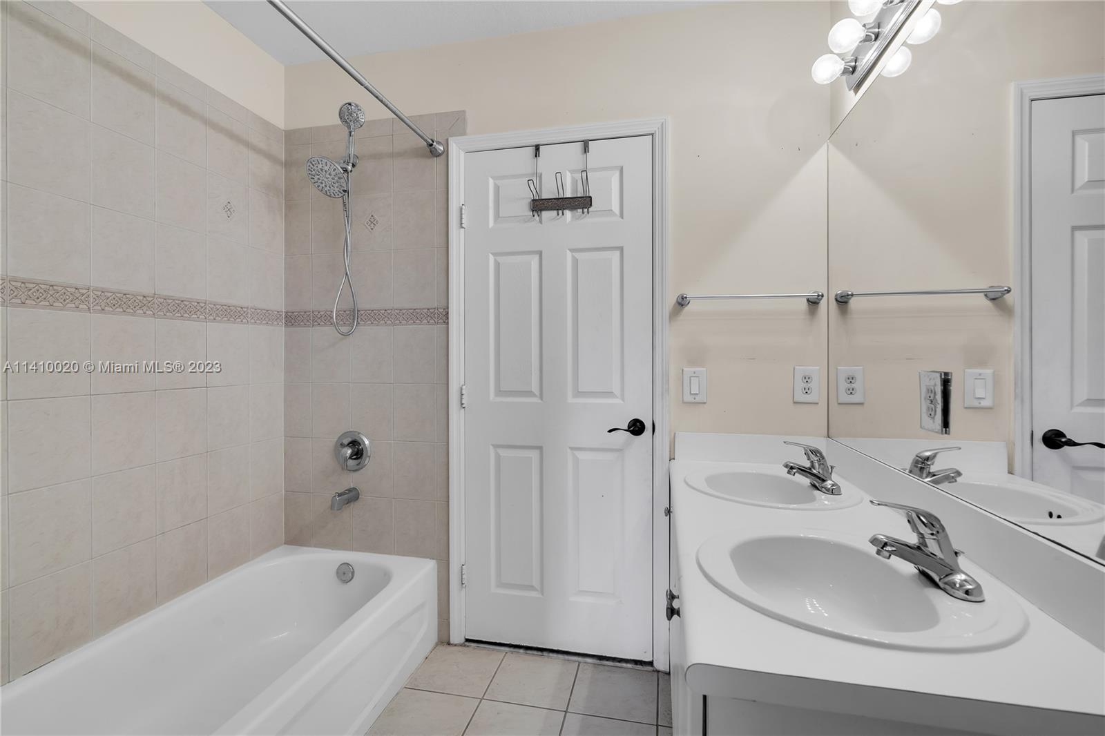 2142 Se 2nd St Property Photo 40