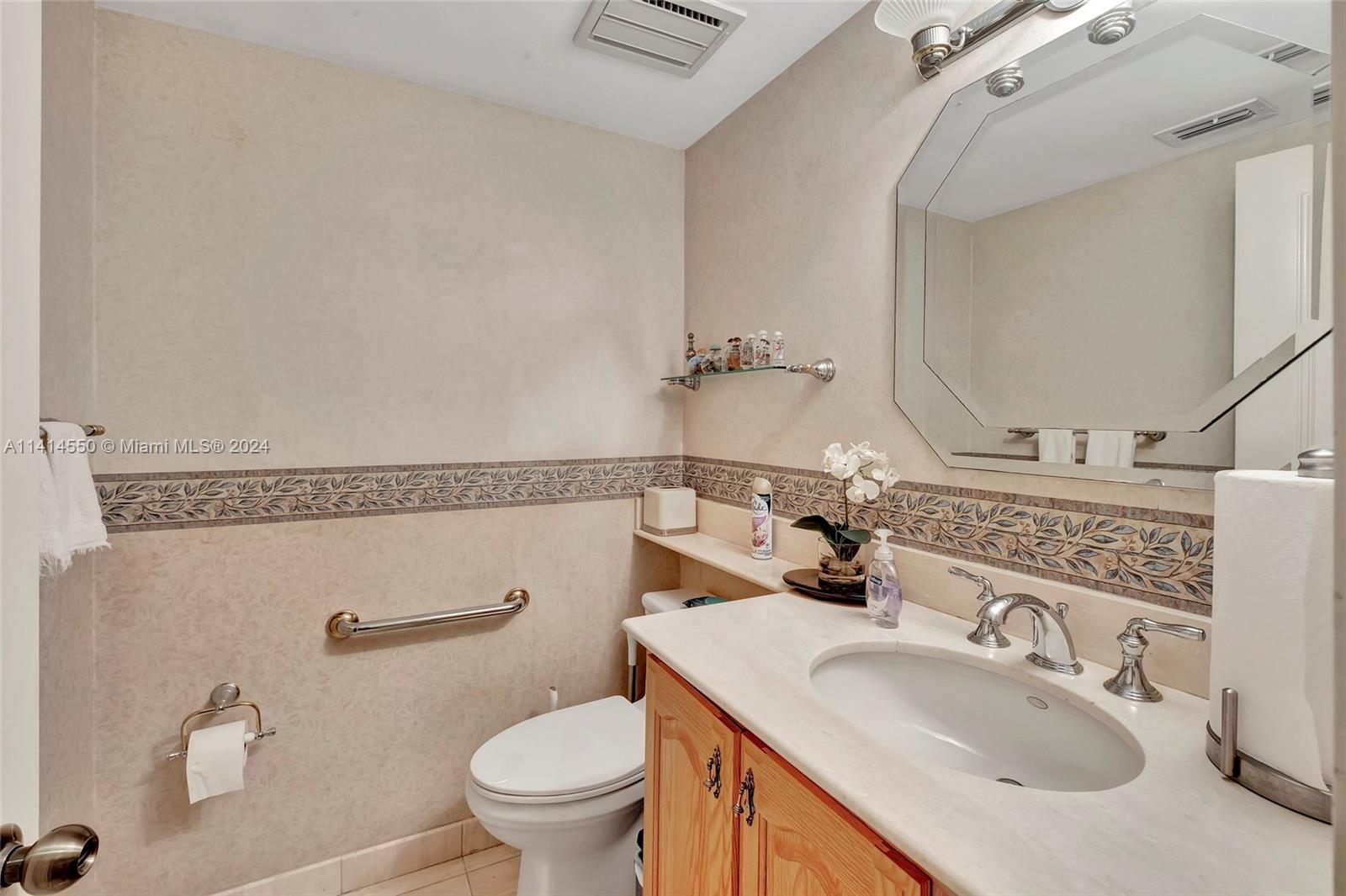 4716 University Dr Property Photo 14