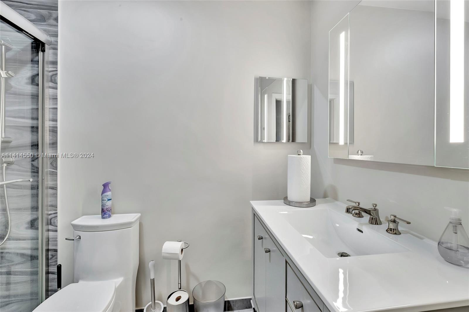 4716 University Dr Property Photo 18