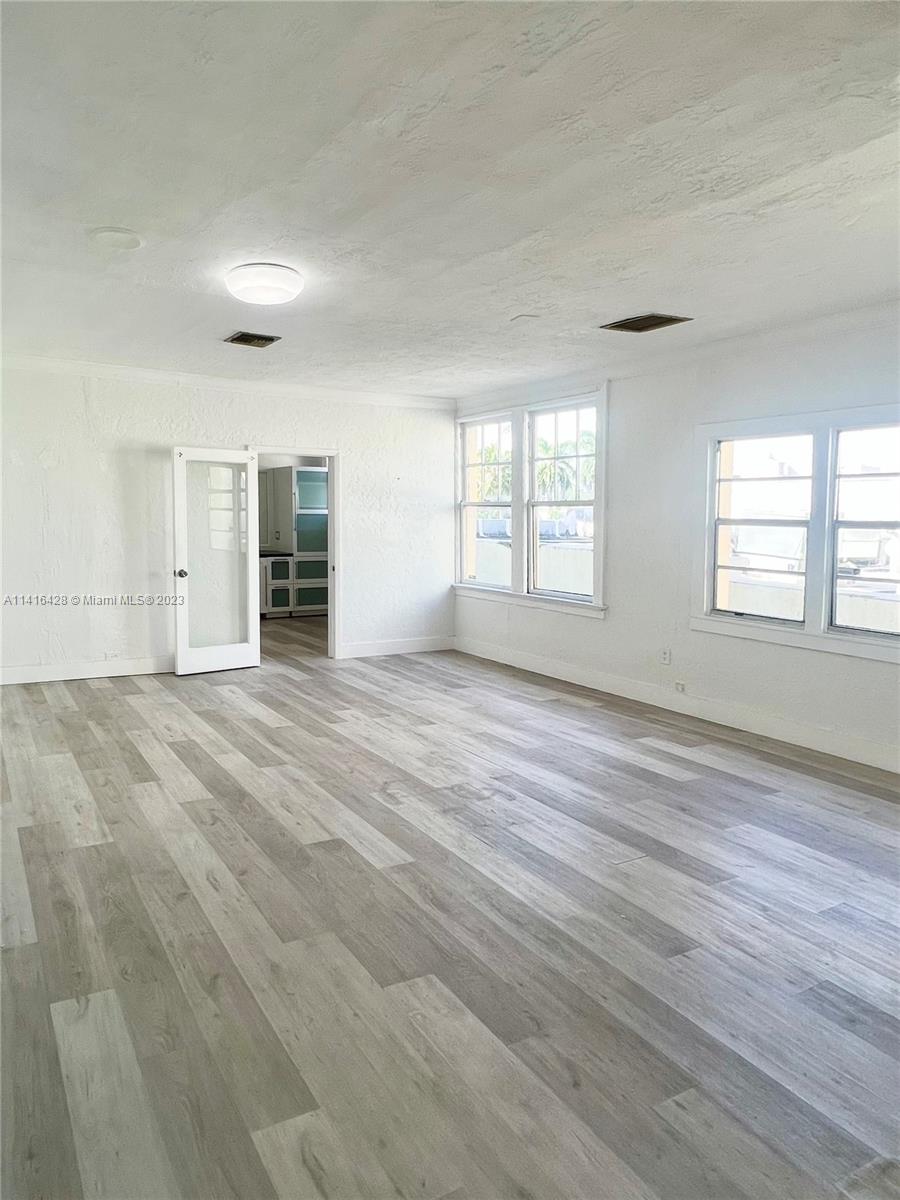 421 Washington Ave 203 Property Photo 11