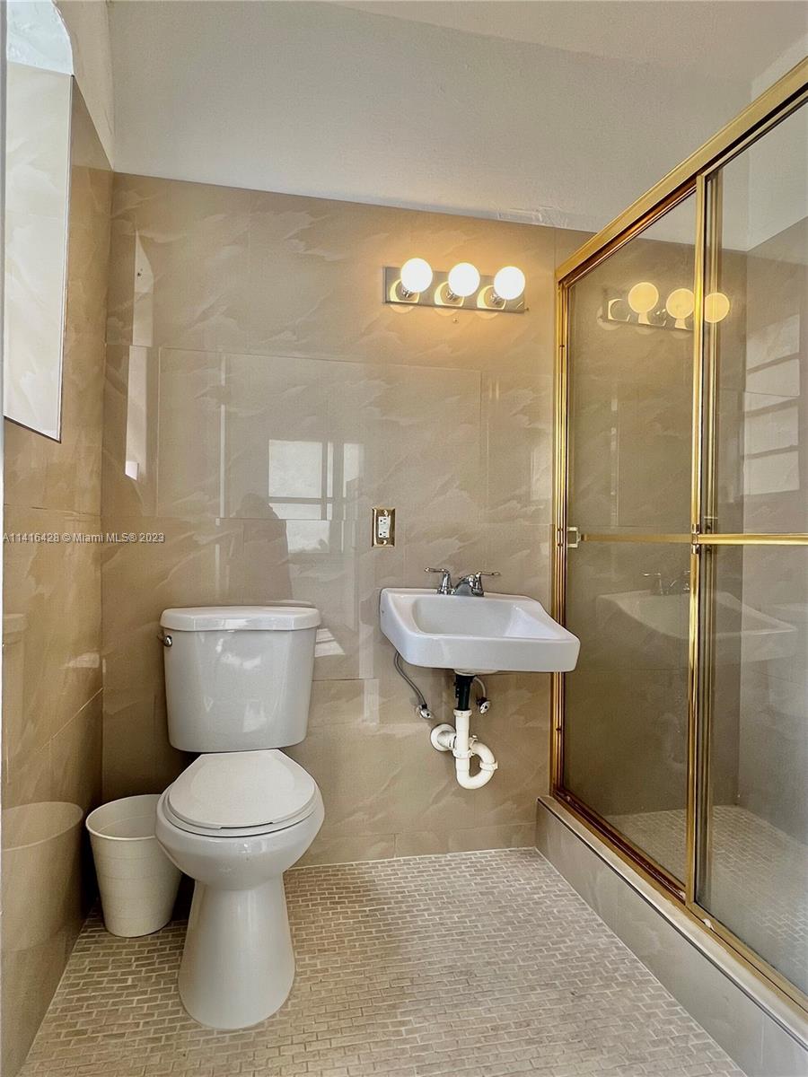 421 Washington Ave 203 Property Photo 18