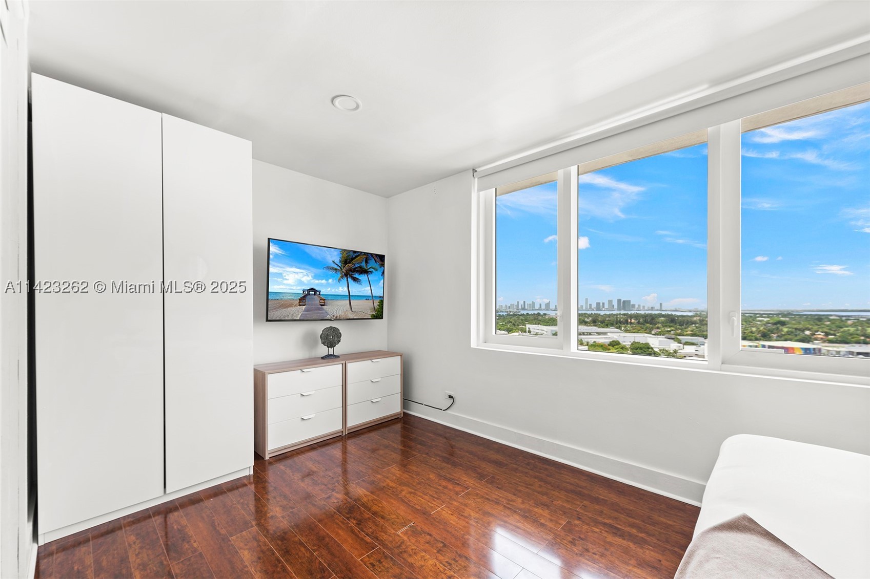 A11423262 Property Photo 11