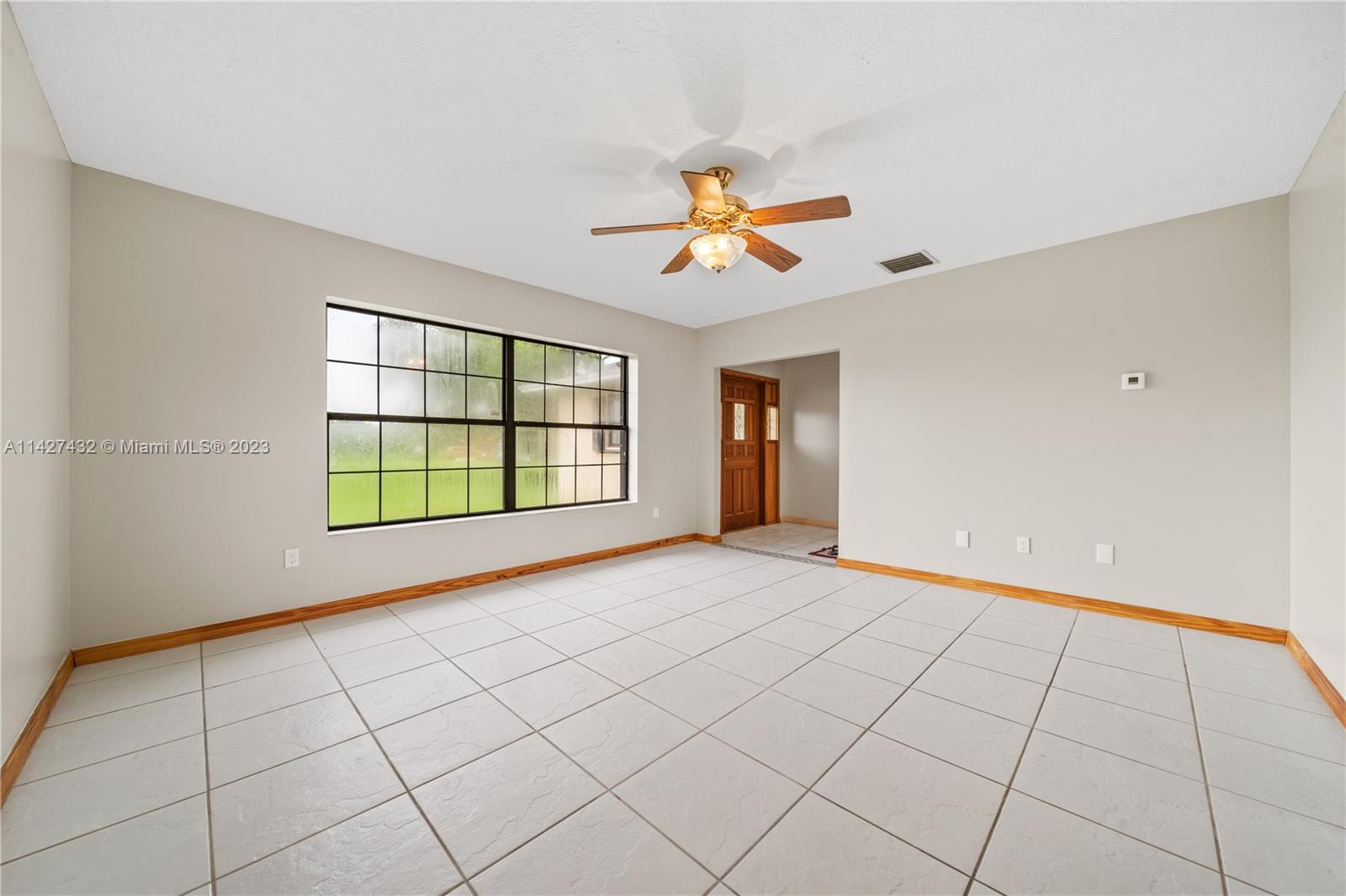 19346 Sw 262nd St Property Photo 6