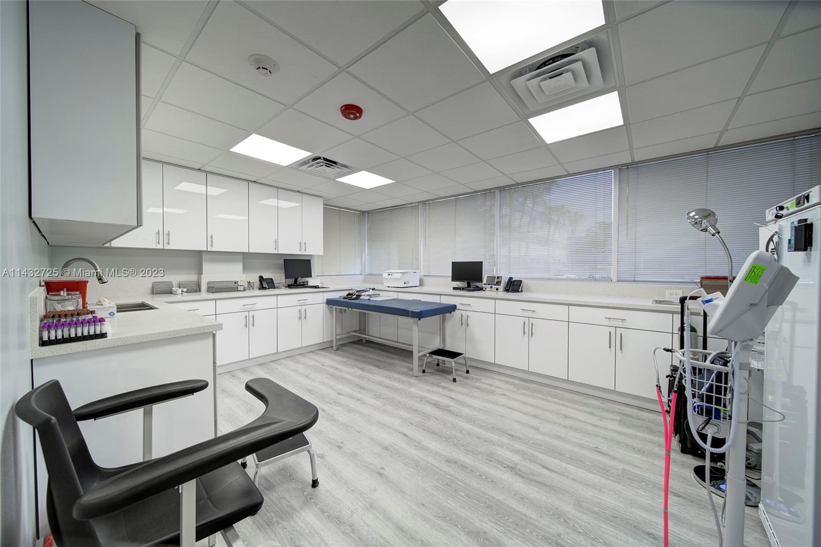 Medical Research Facility in Kendall Drive Property Photo 1
