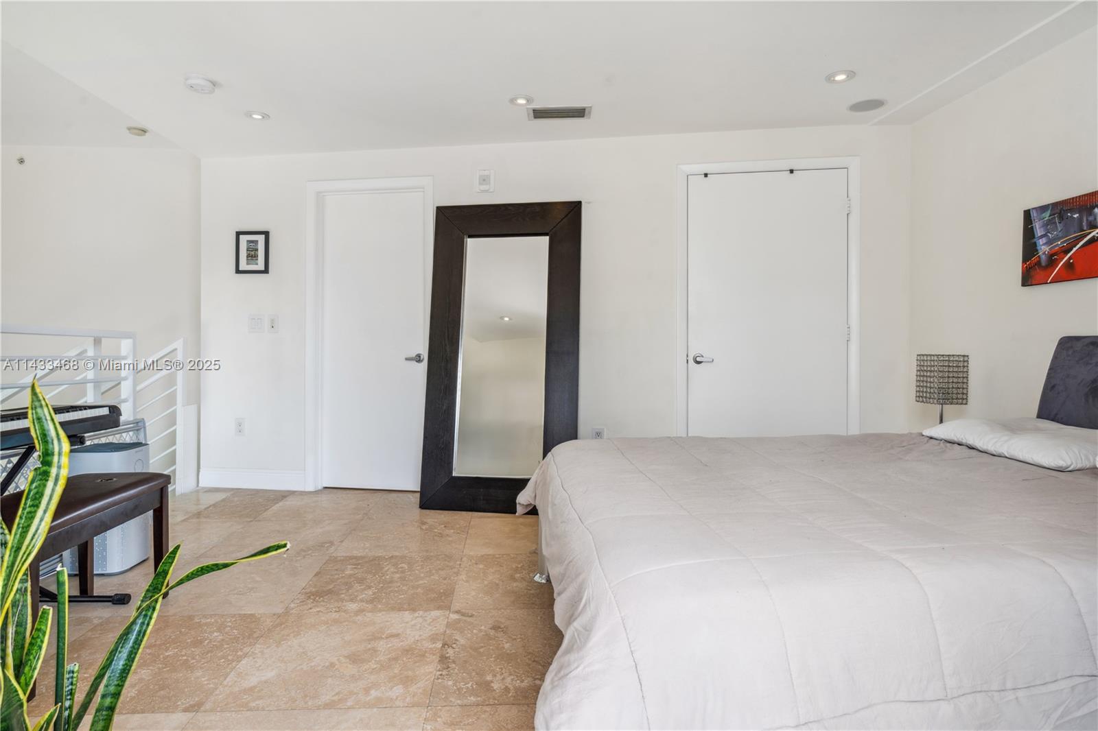 7700 Collins Ave 3 Property Photo 15