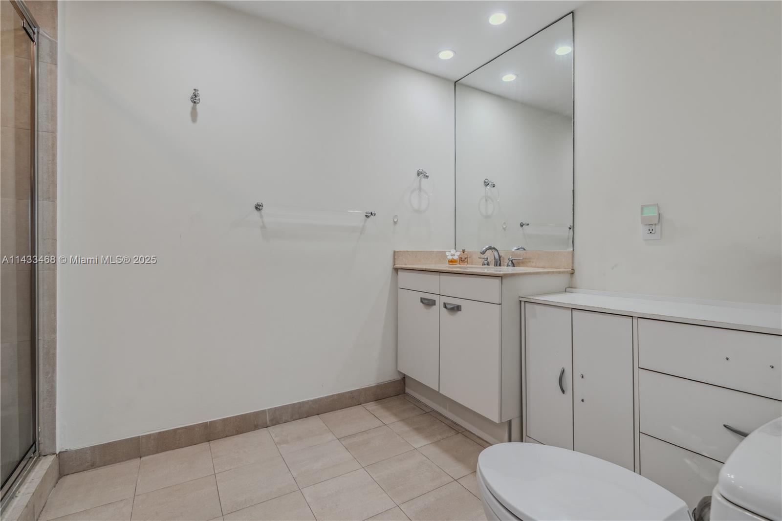 7700 Collins Ave 3 Property Photo 17