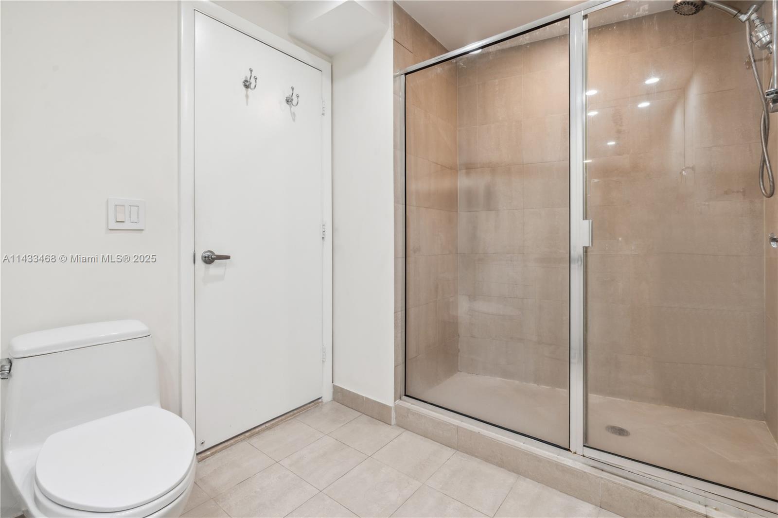 7700 Collins Ave 3 Property Photo 18
