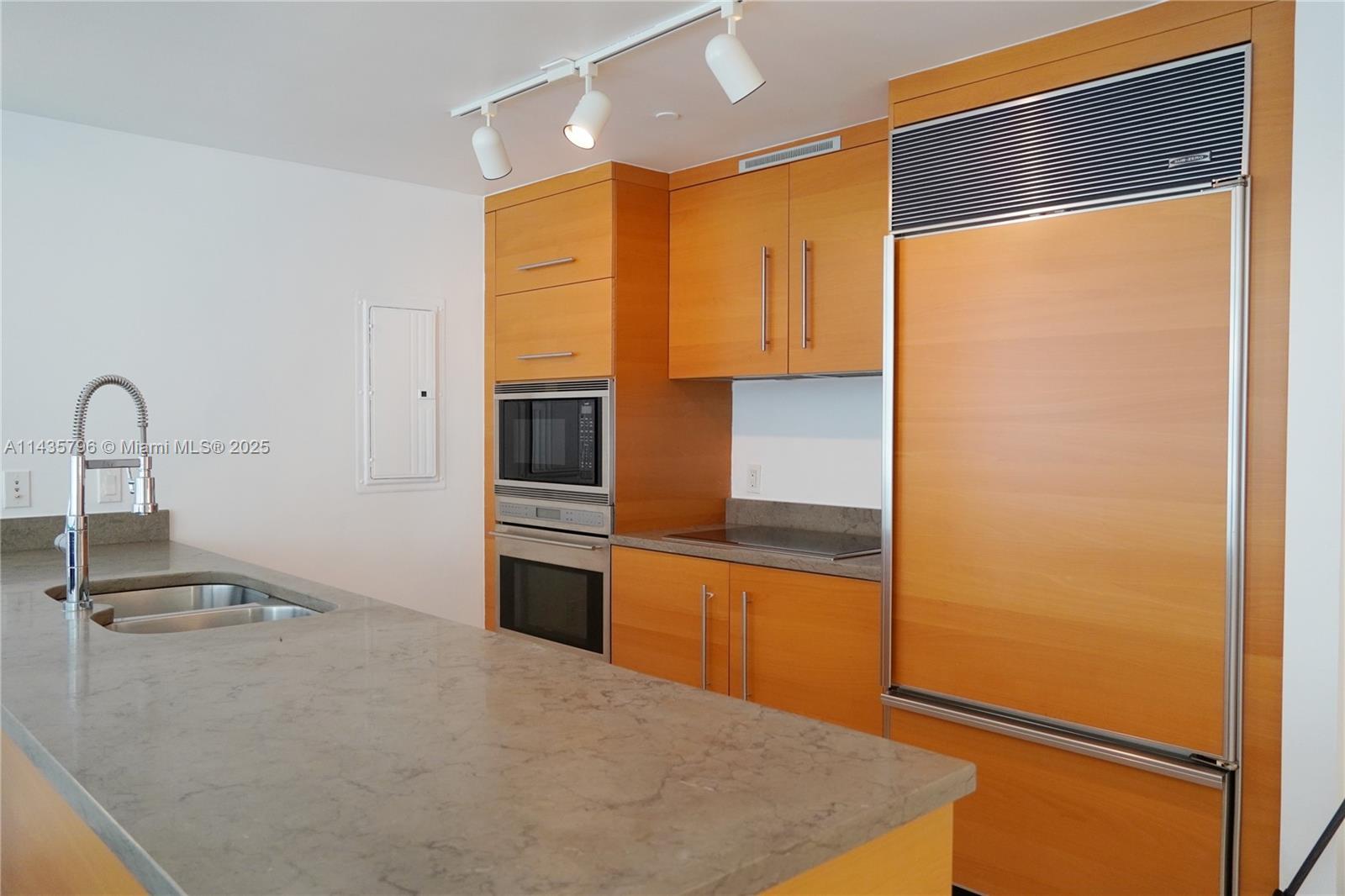 475 Brickell Ave 4409 Property Photo 14