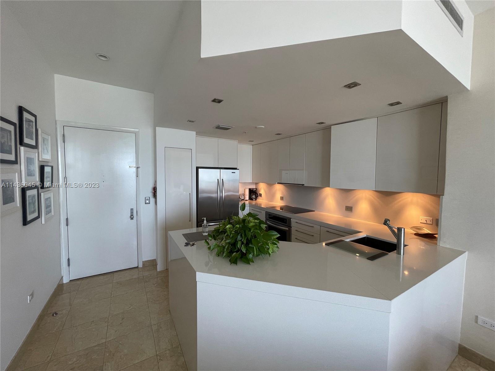 801 Brickell Key Blvd 3309 Property Photo 4
