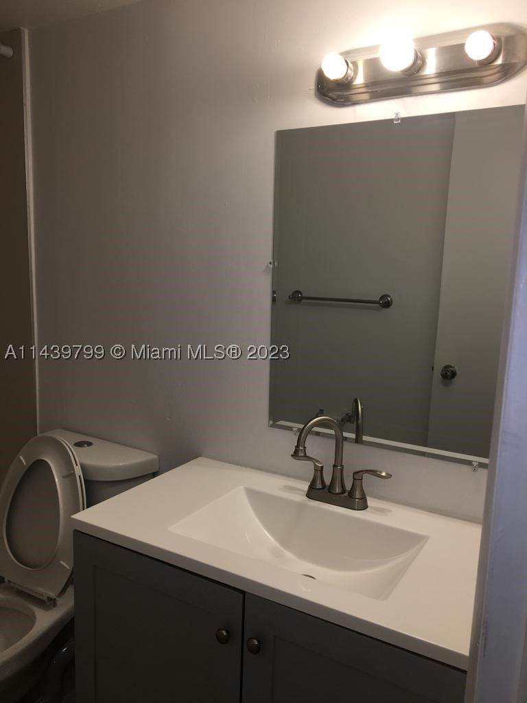 498 Nw 165th St Rd D205 Property Photo 6