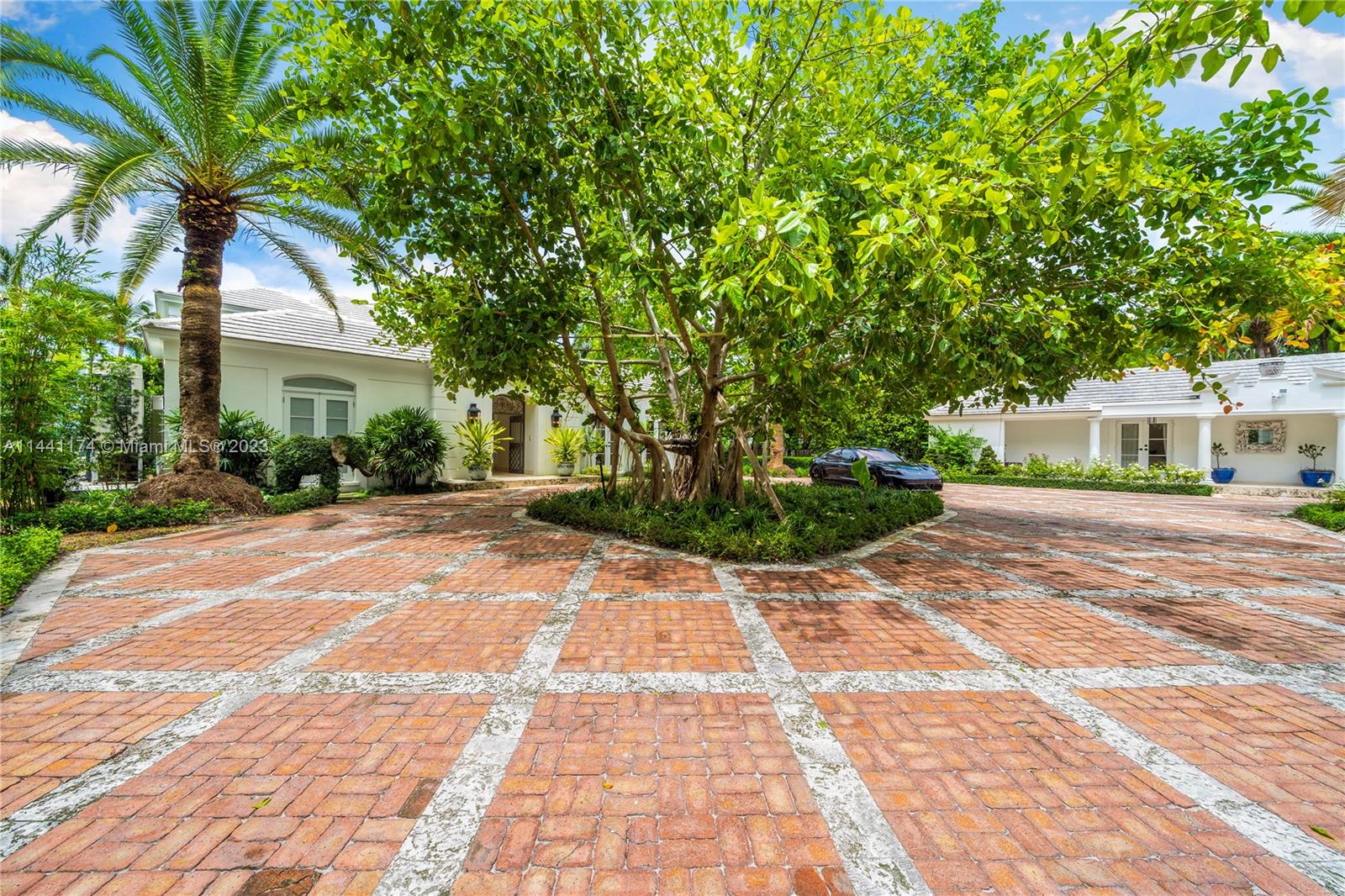 5050 N Bay Rd Property Photo 18
