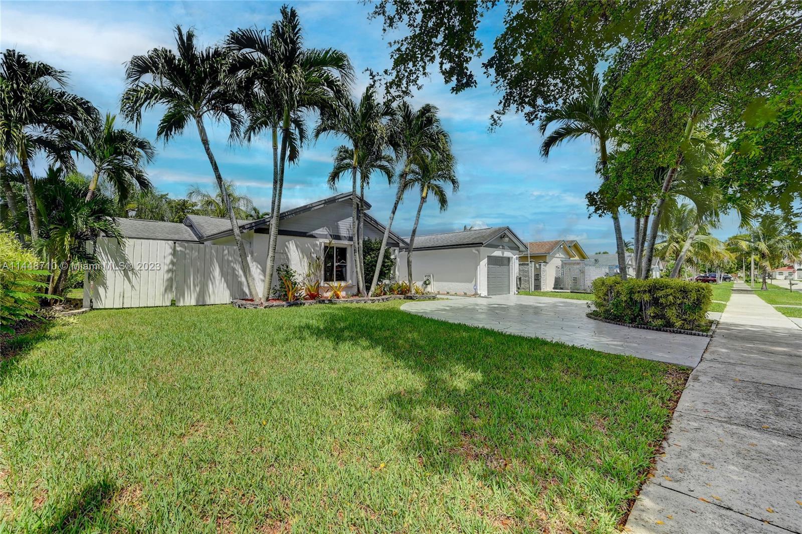 14265 Sw 154th St Property Photo 2