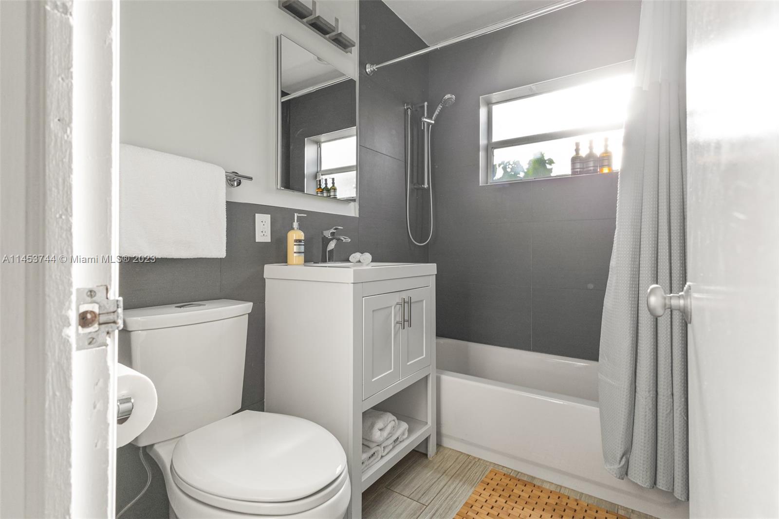 201 Ne 16th Ct Property Photo 23