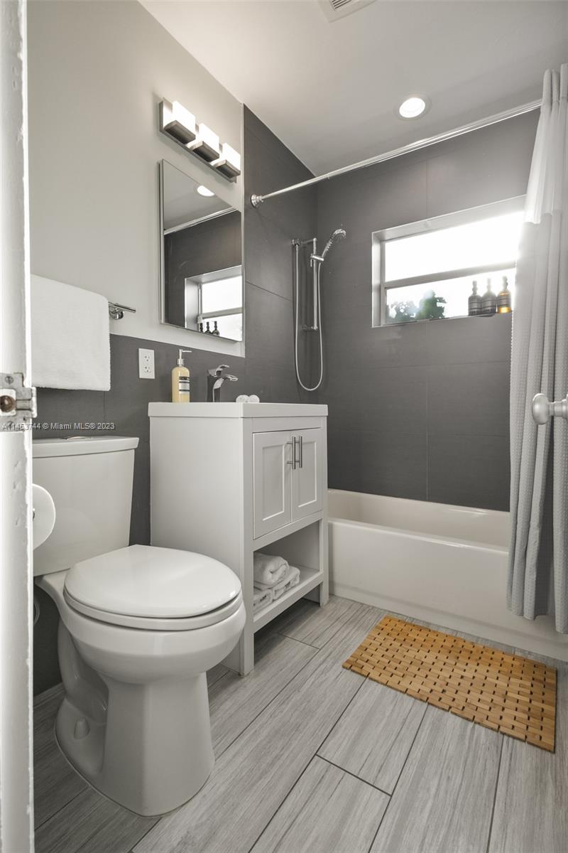 201 Ne 16th Ct Property Photo 24