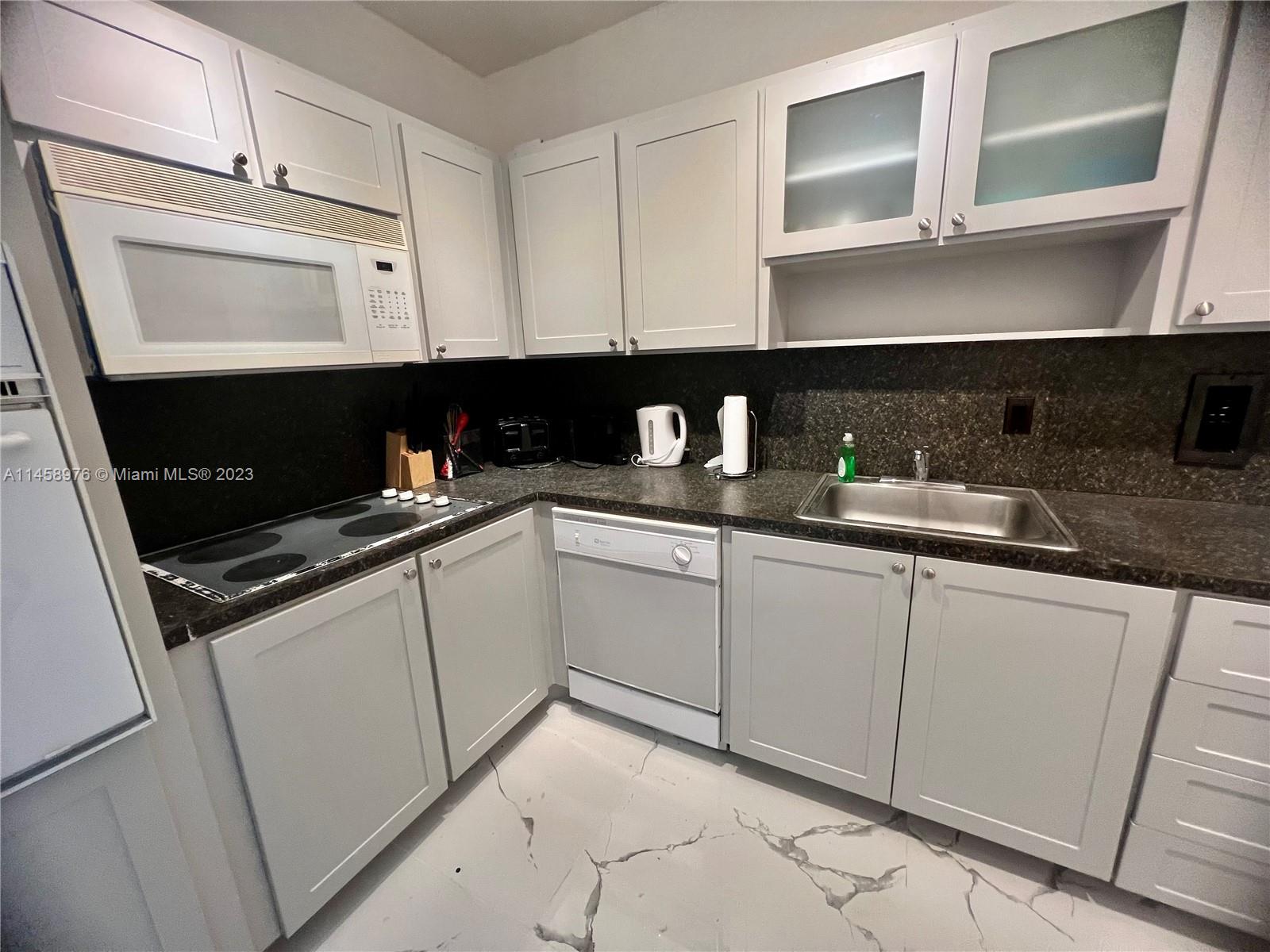 3801 S Ocean Dr 6s Property Photo 4