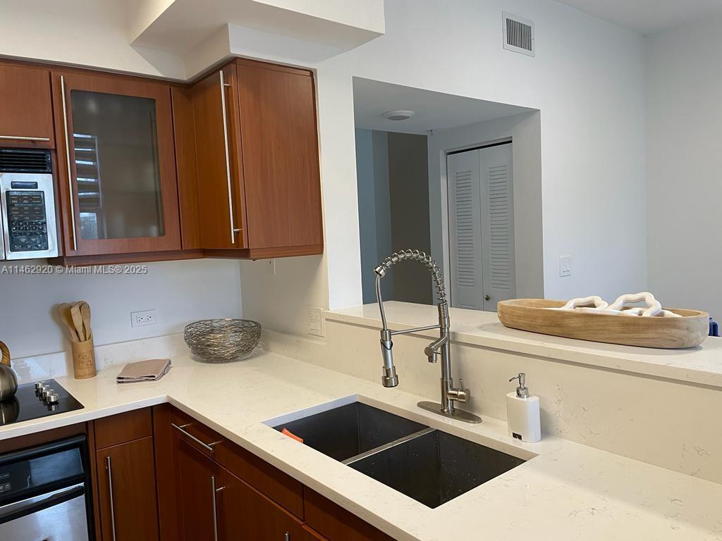 2069 S Ocean Dr Th12 Property Photo 8