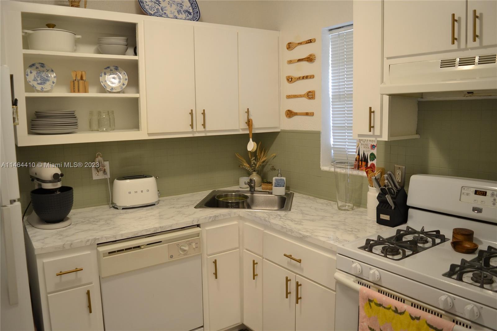 6709 N Kendall Dr 207 Property Photo 4