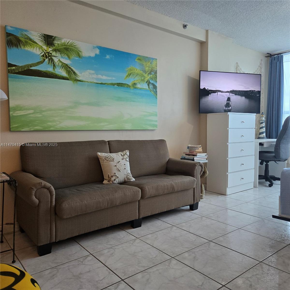 5445 Collins Ave 528 Property Photo 6