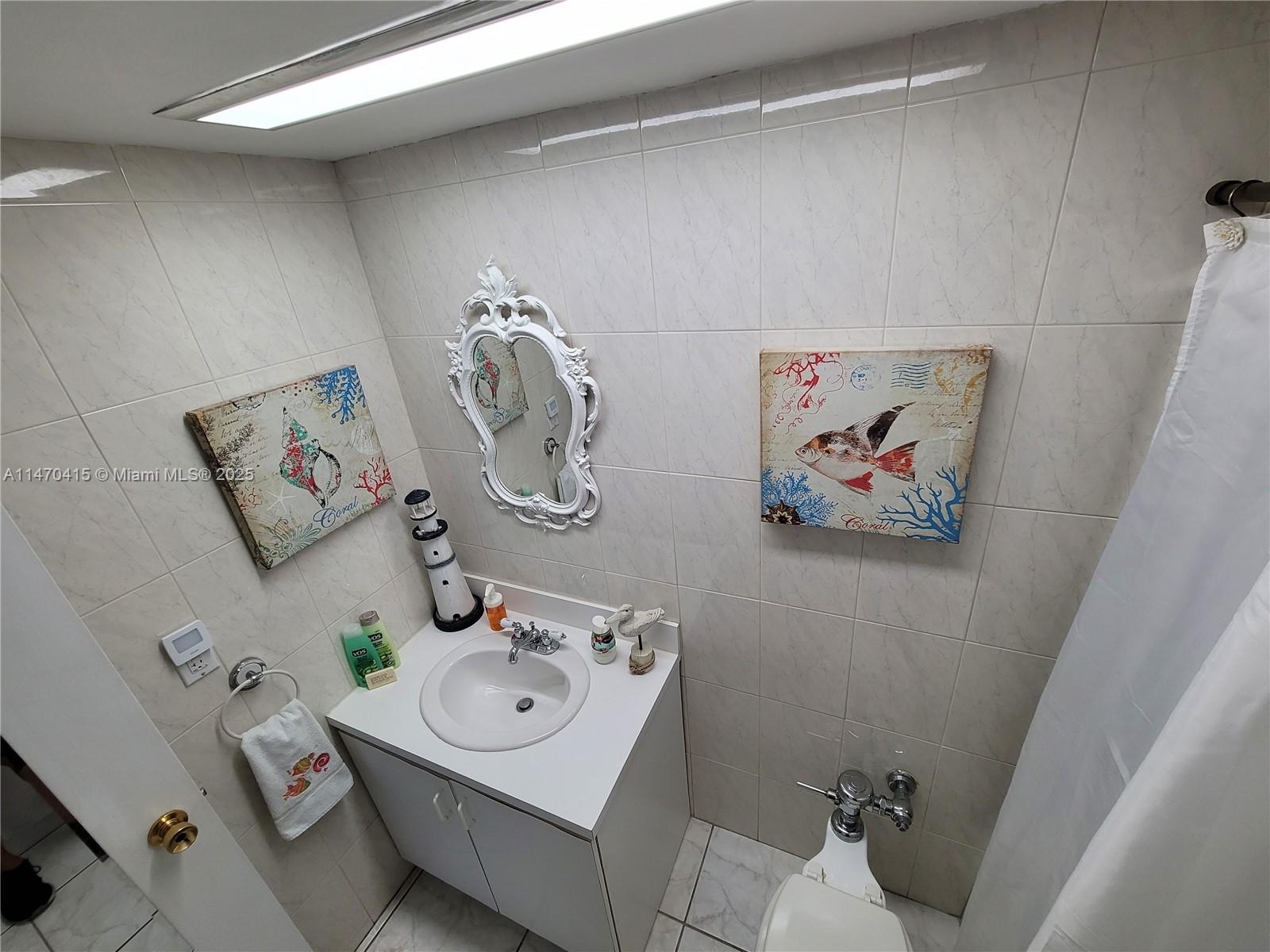 5445 Collins Ave 528 Property Photo 8