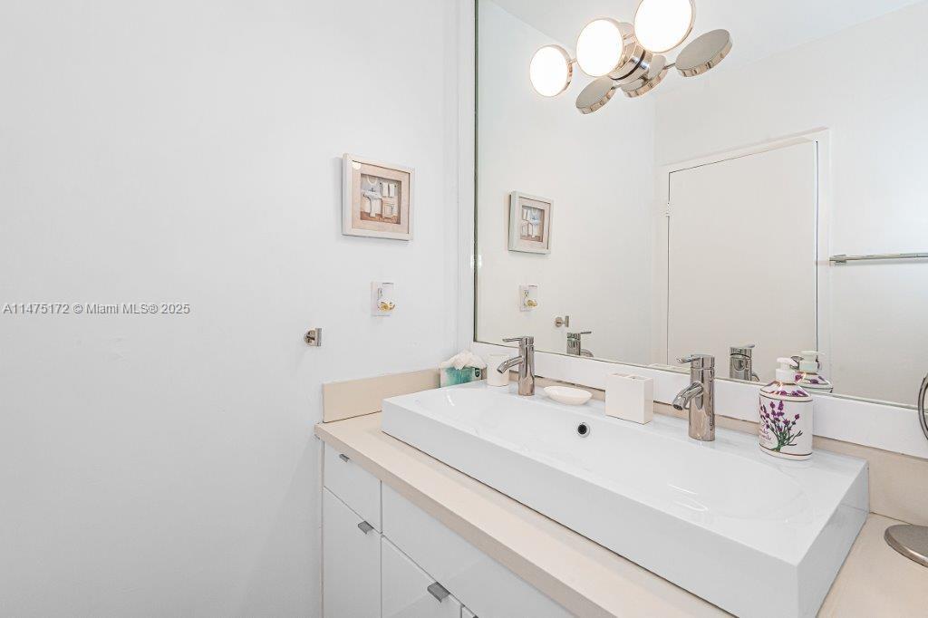 100 Lincoln Rd 410 Property Photo 25