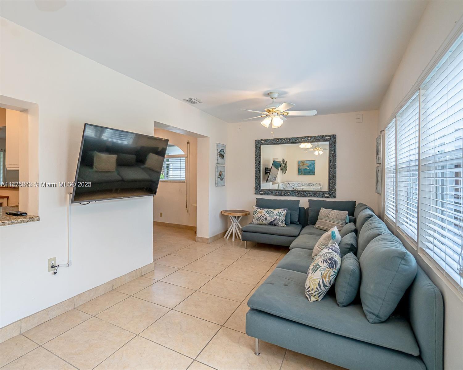 1148 Johnson St Property Photo 10