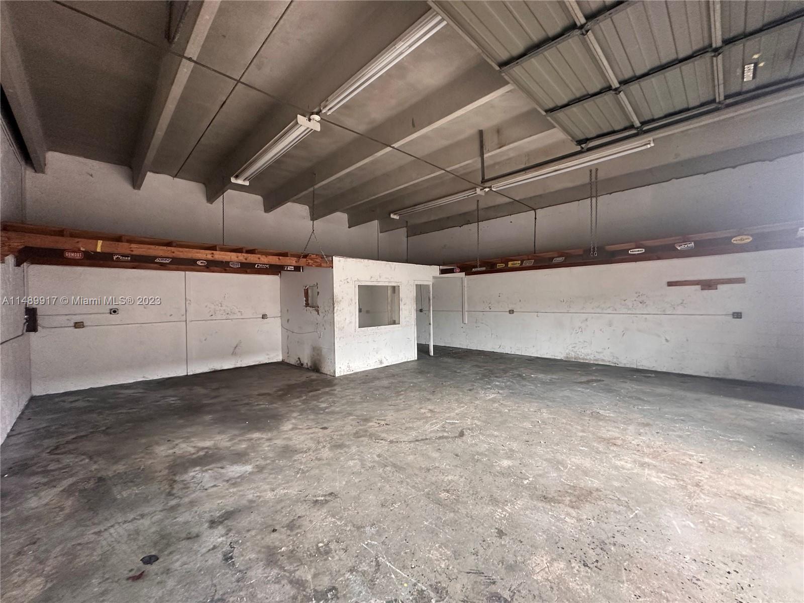 5660-5718 Rodman St Property Photo 7
