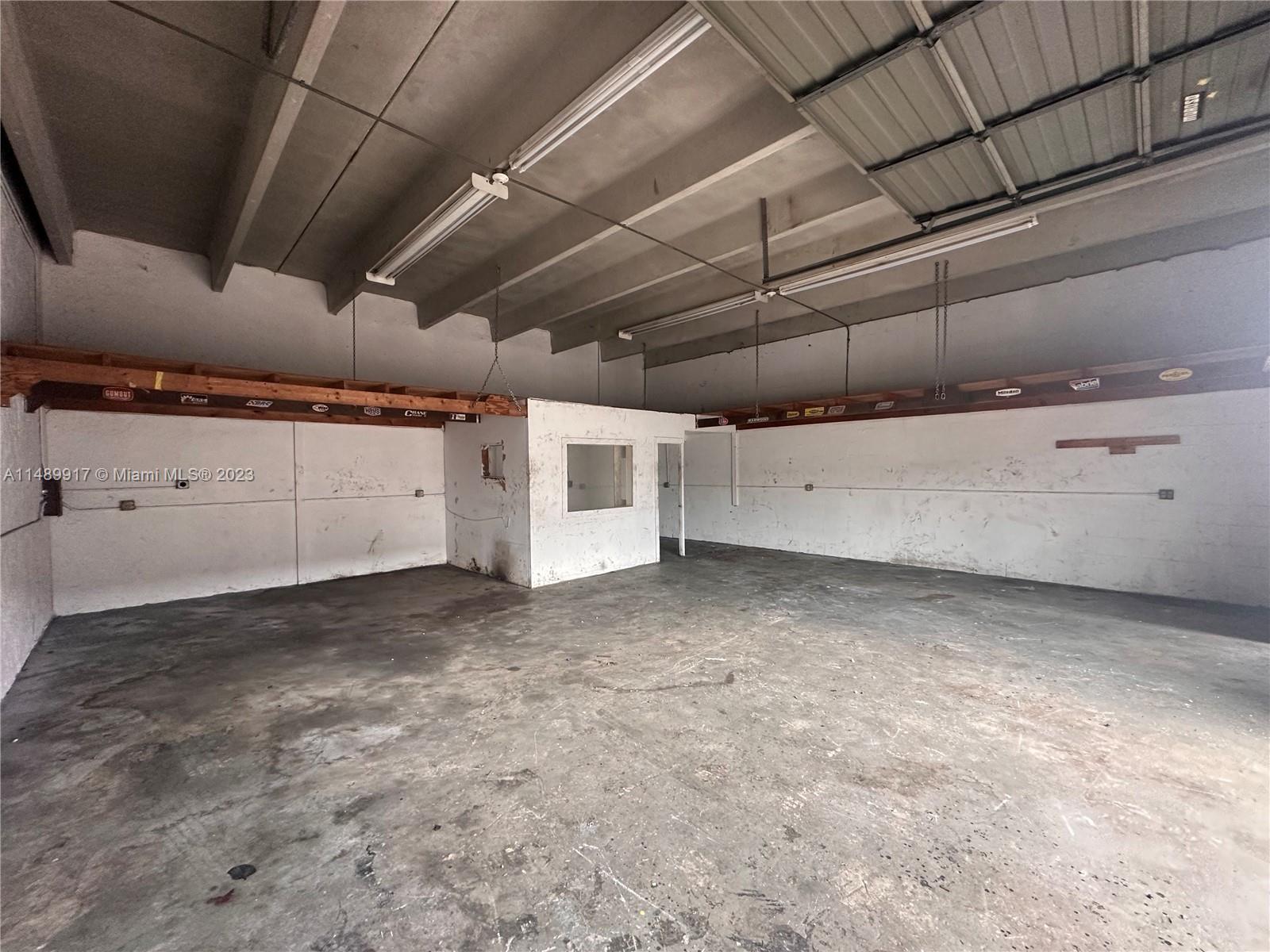 5660-5718 Rodman St Property Photo 8