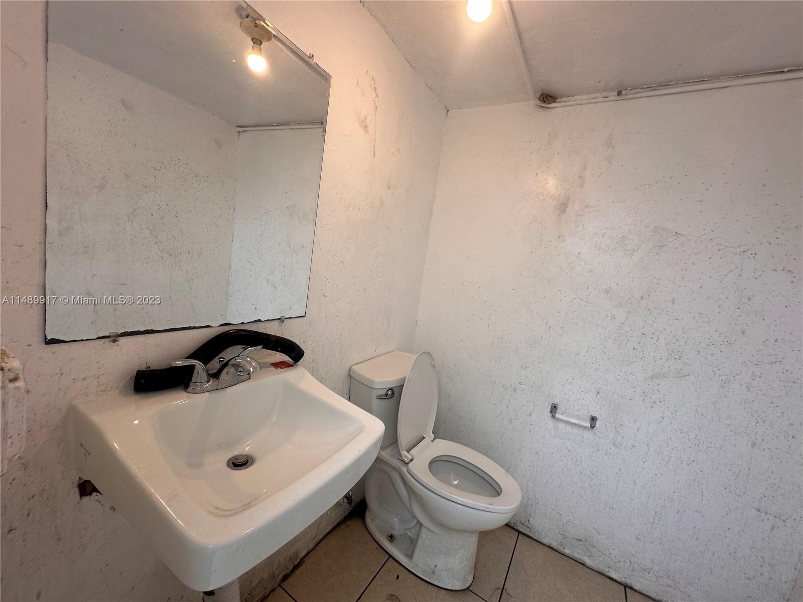 5660-5718 Rodman St Property Photo 12