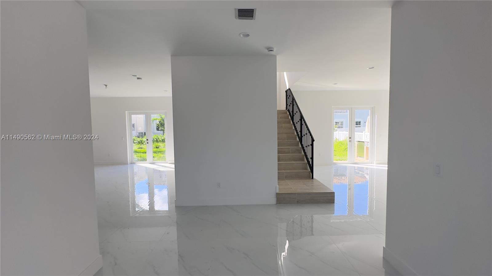 3562 Forest View Cir Property Photo 7