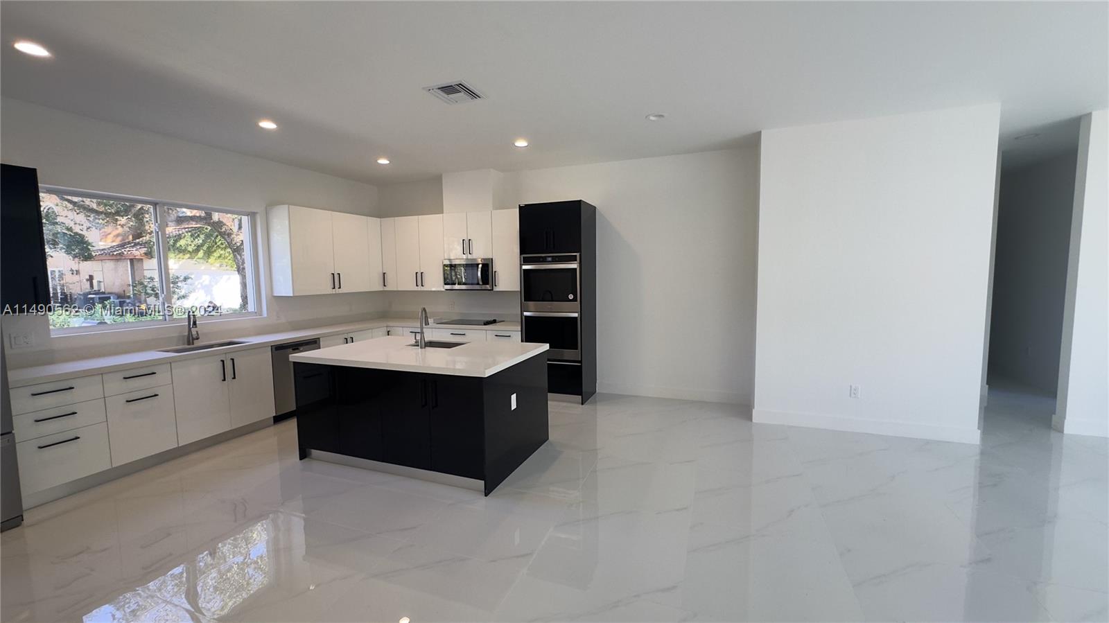 3562 Forest View Cir Property Photo 11