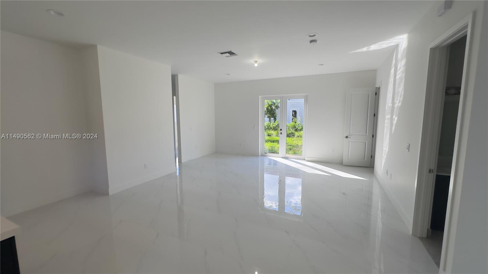3562 Forest View Cir Property Photo 18