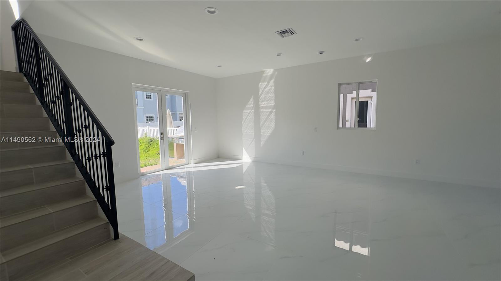 3562 Forest View Cir Property Photo 24