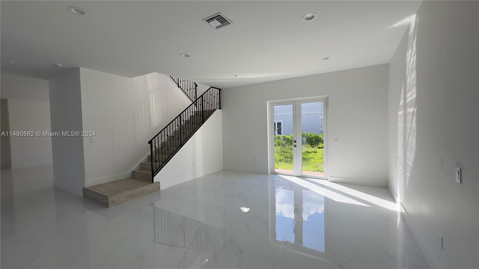 3562 Forest View Cir Property Photo 27
