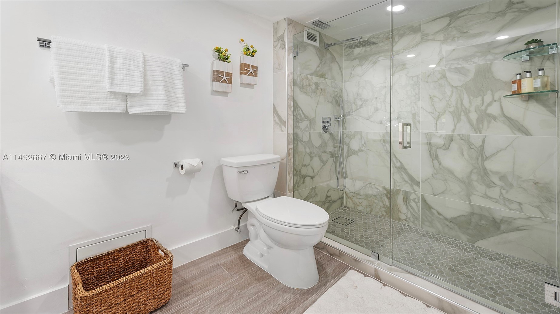 A11492687 Property Photo 28