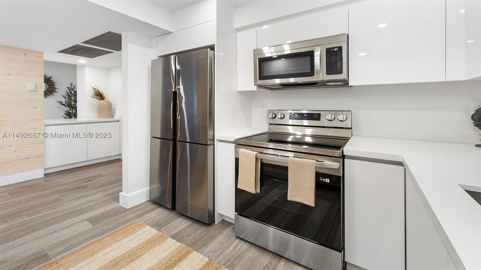 A11492687 Property Photo 31
