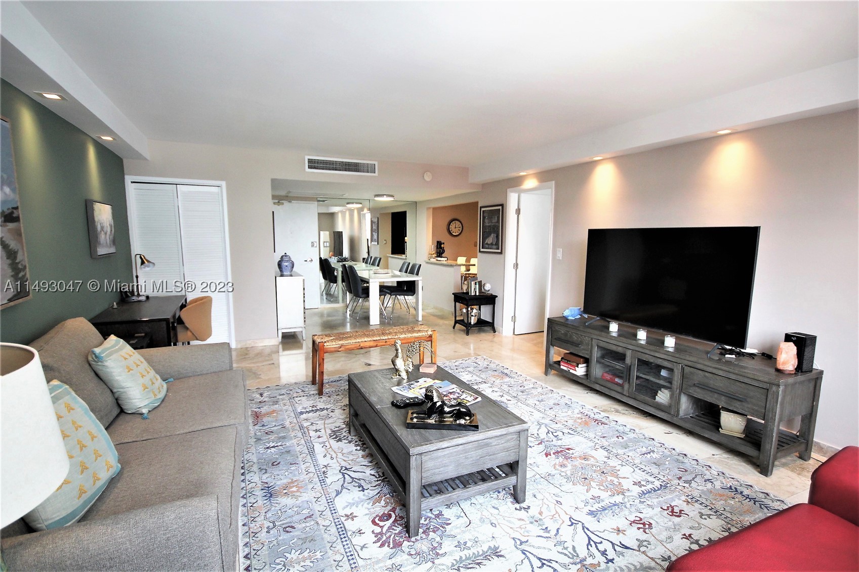 5161 Collins Ave 1610 Property Photo 8