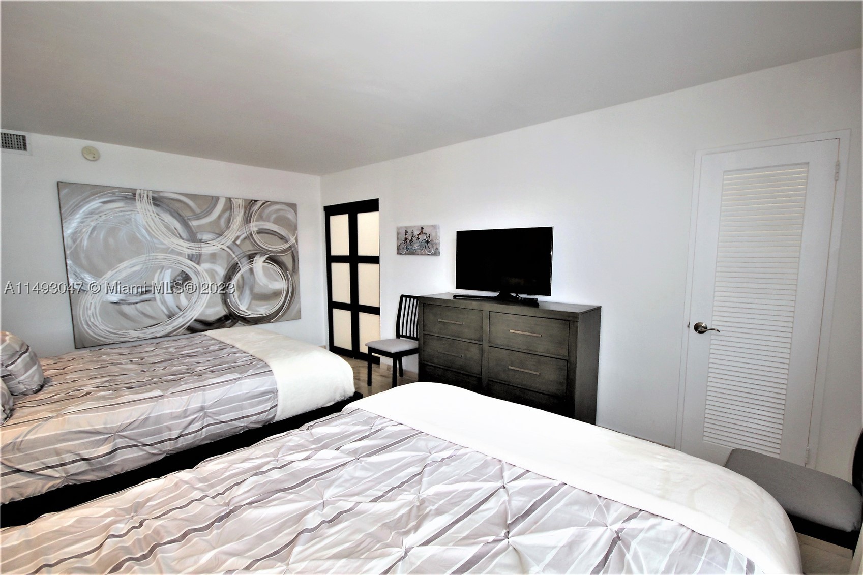 5161 Collins Ave 1610 Property Photo 14