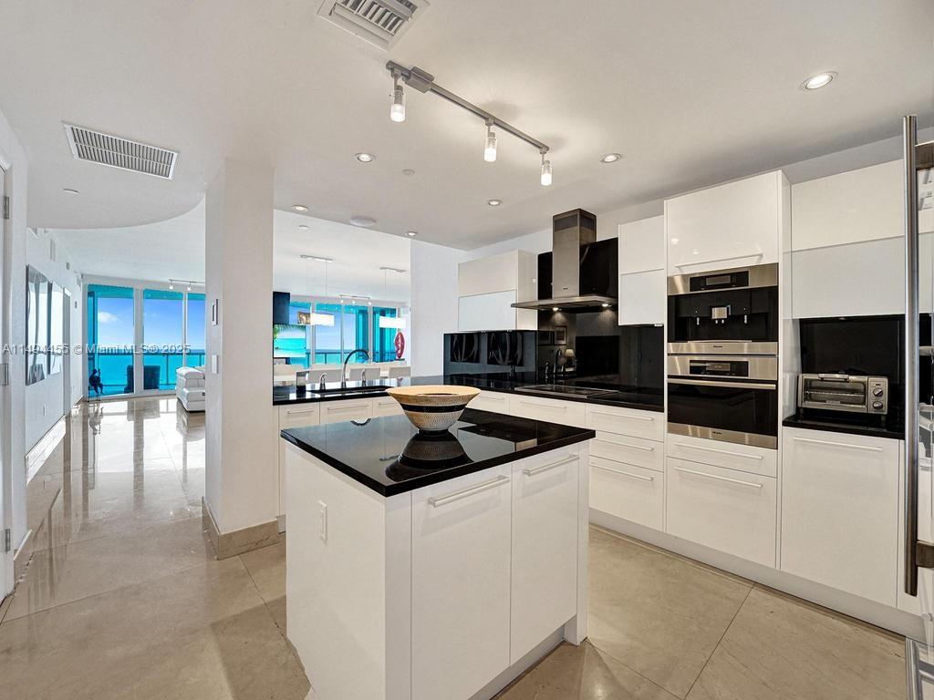 17121 Collins Ave 3904-5 Property Photo 14