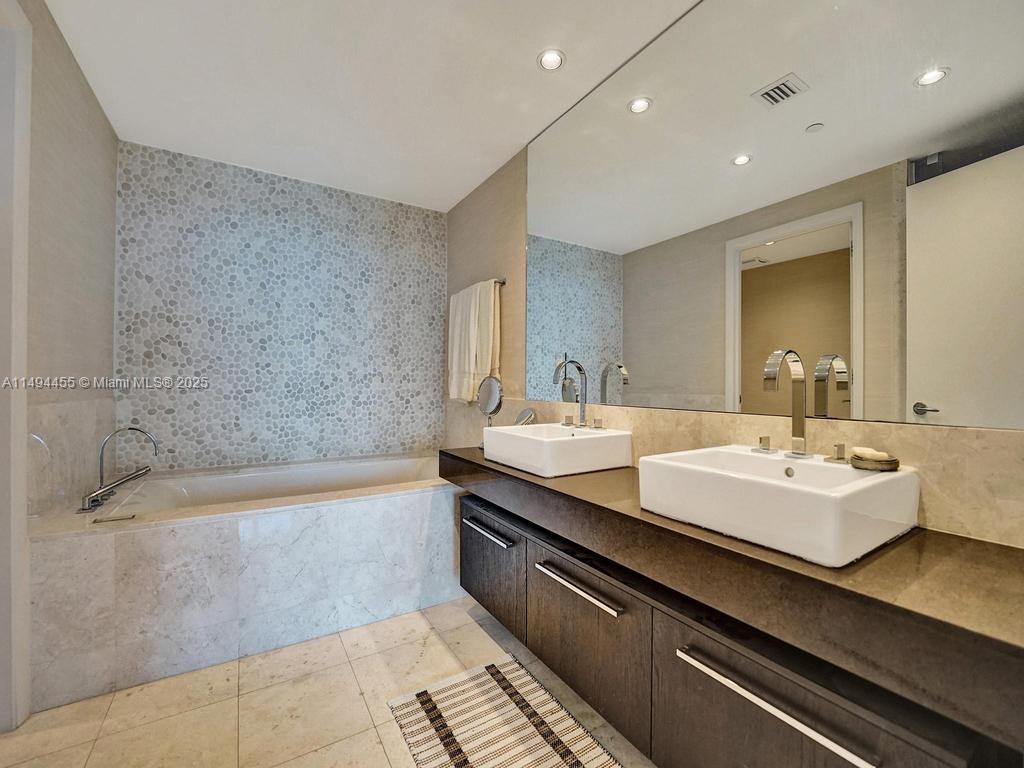 17121 Collins Ave 3904-5 Property Photo 36