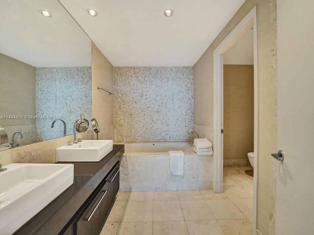 17121 Collins Ave 3904-5 Property Photo 42