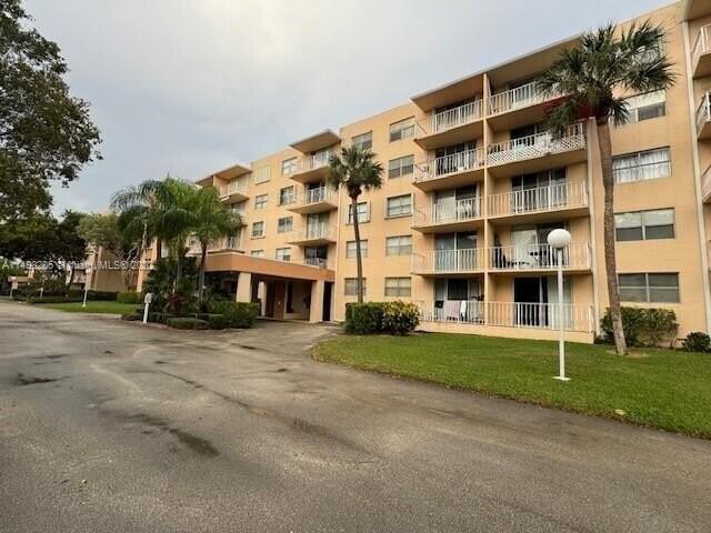480 Executive Center Dr 4l Property Photo 2