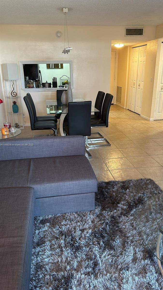 480 Executive Center Dr 4l Property Photo 8