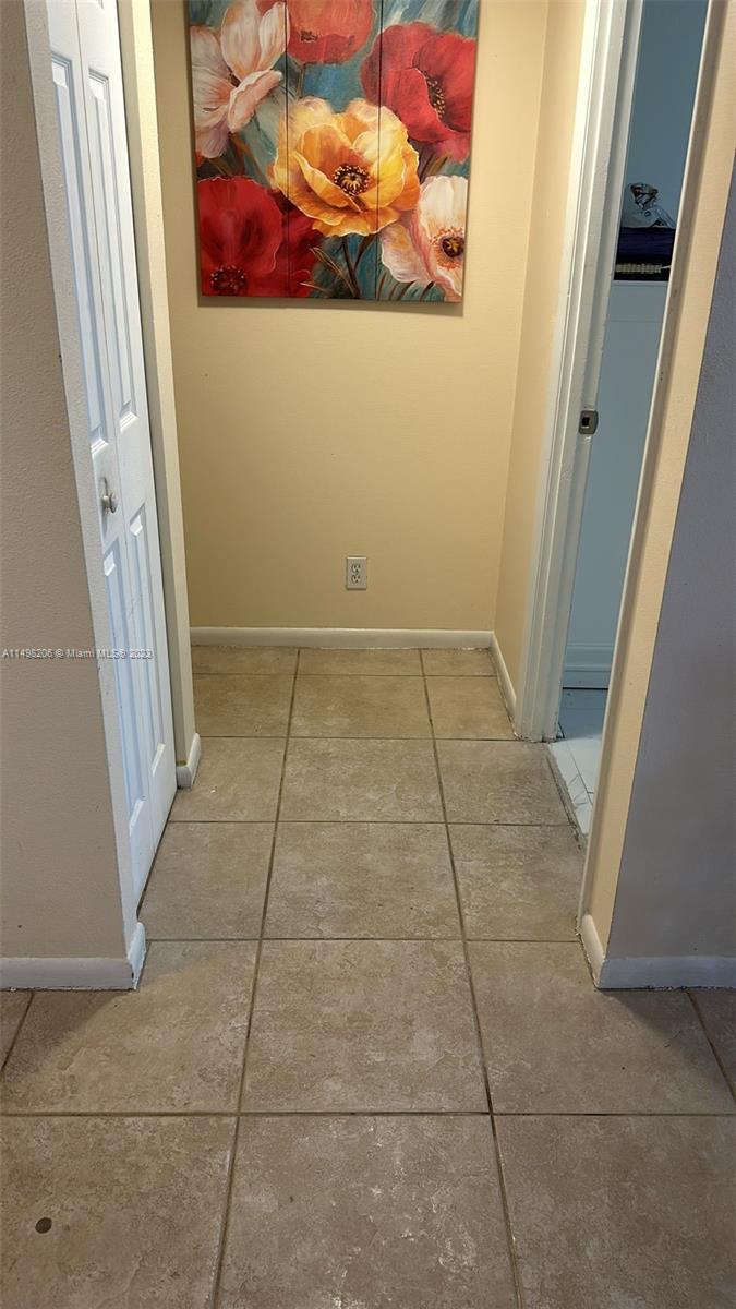 480 Executive Center Dr 4l Property Photo 14