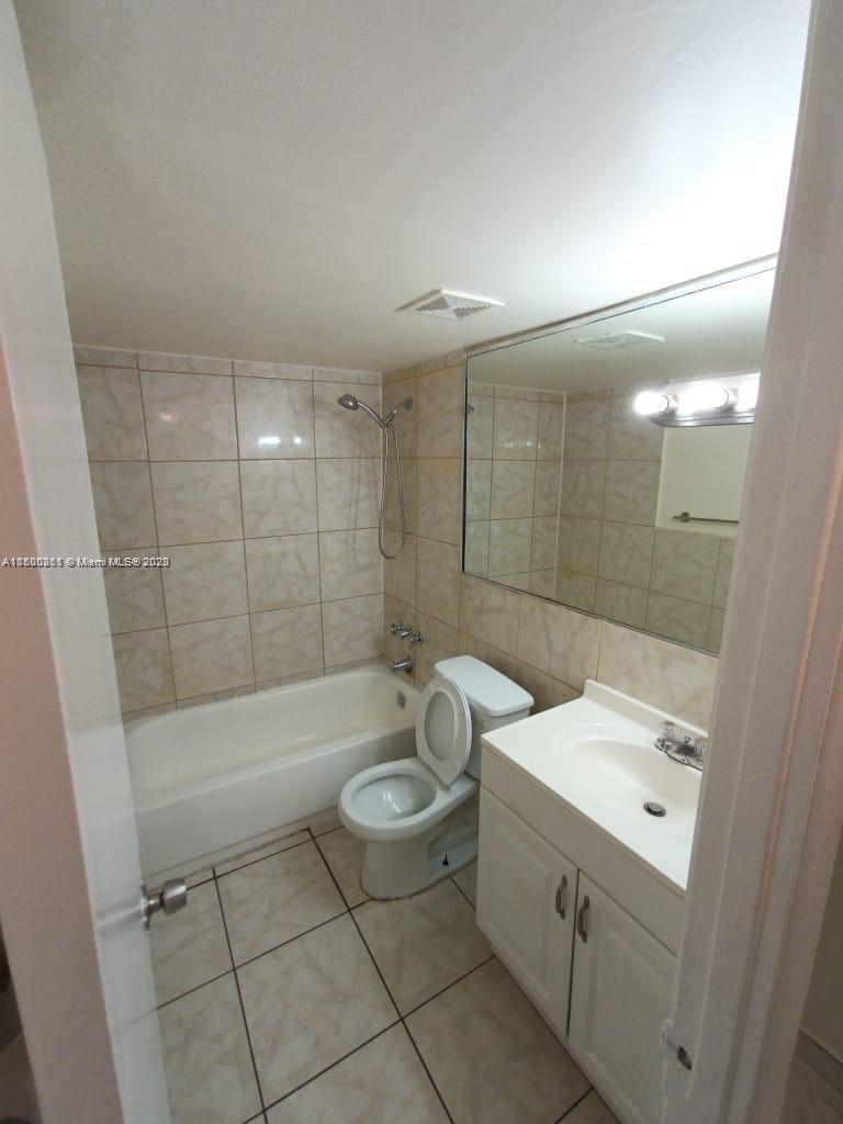 1700 Ne 191st St 306 Property Photo 2